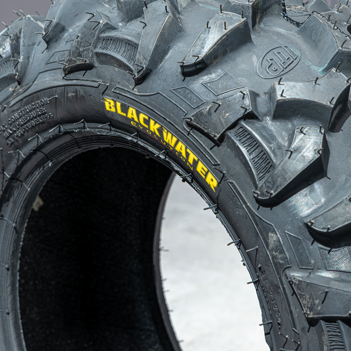 Set guma ATV ITP Blackwater 27x9-14 27x11-14 8 Ply - Image 8